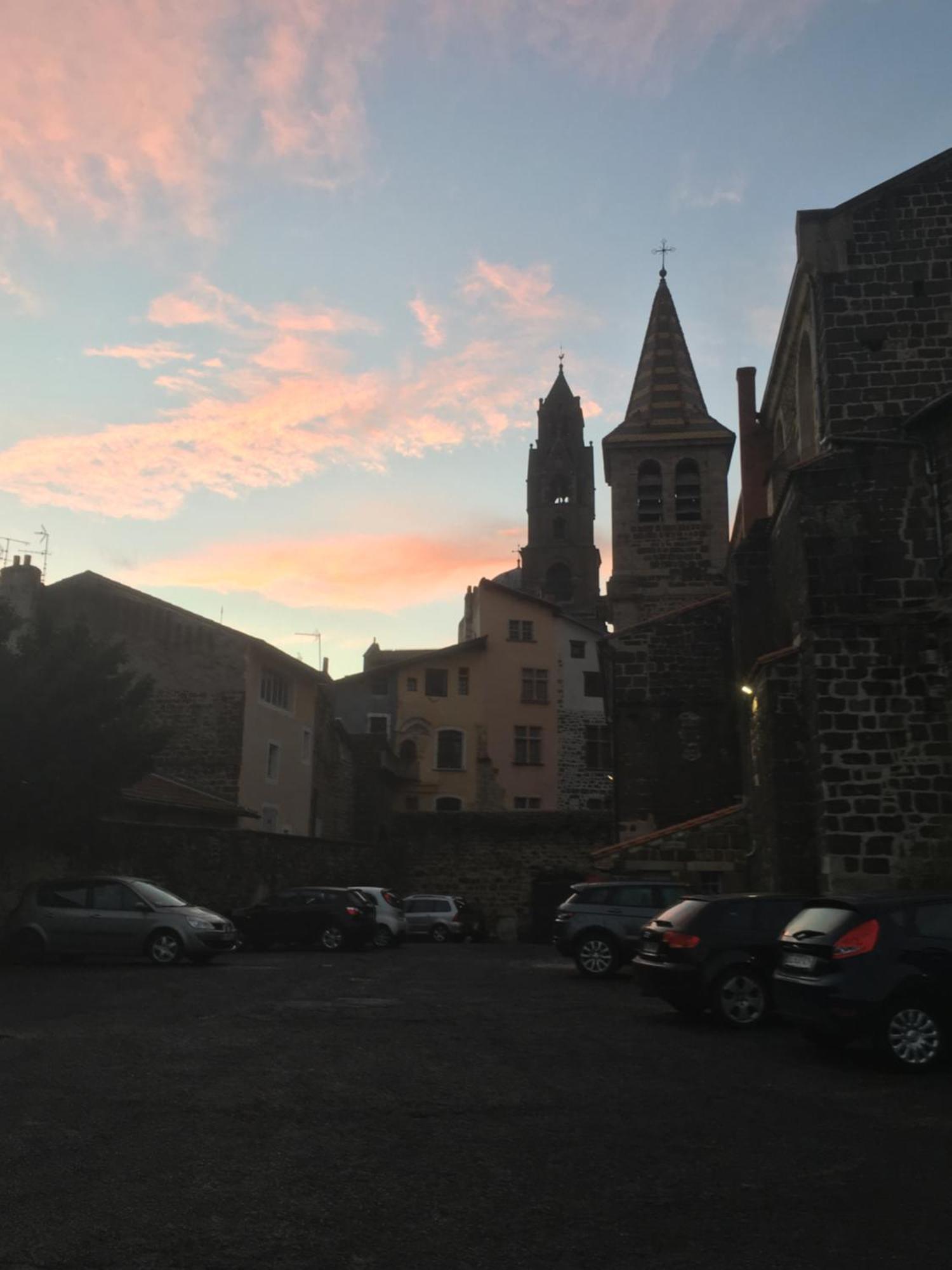 Aux Portes Du Mont Anis Le Puy-en-Velay Buitenkant foto