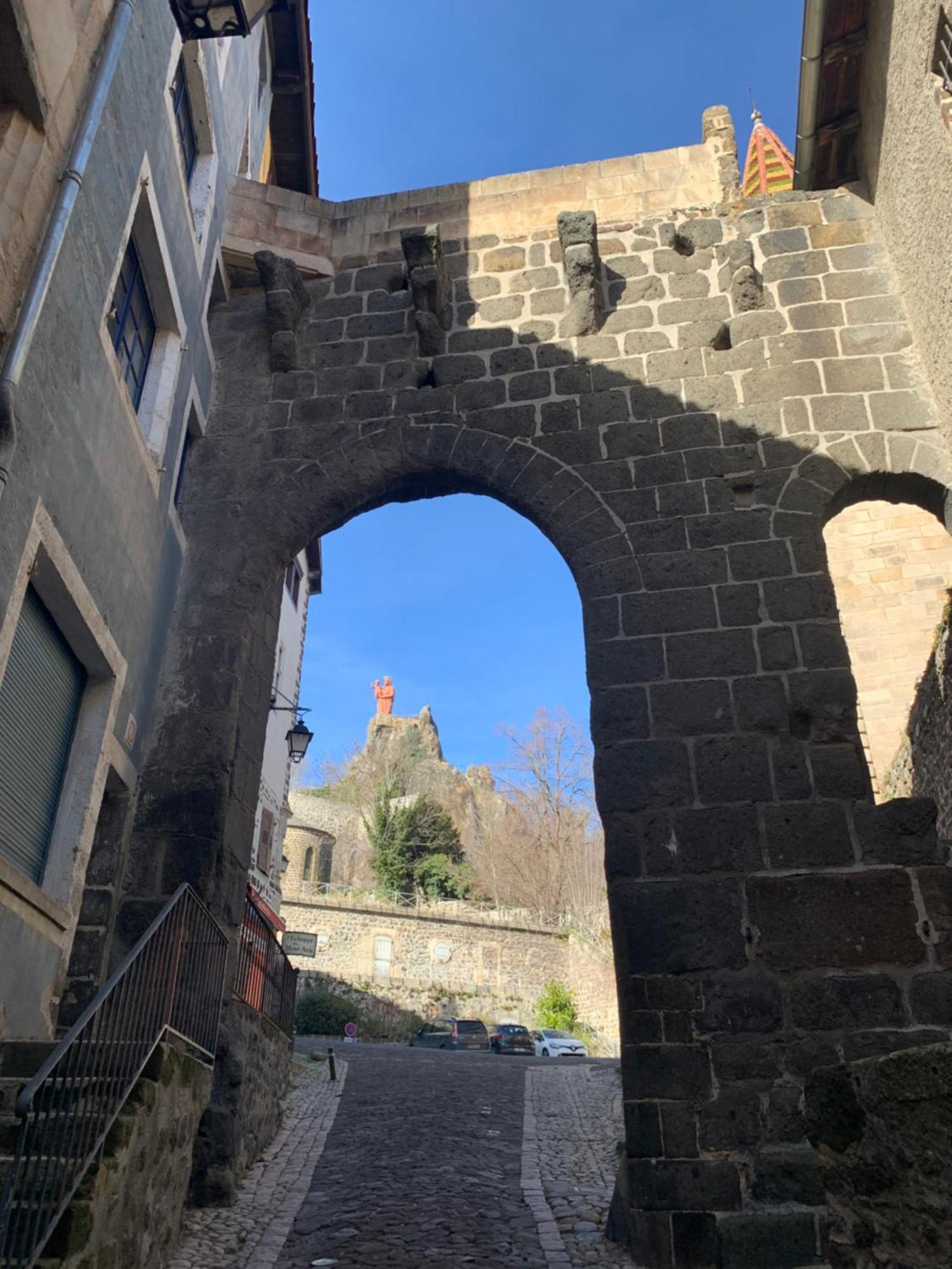 Aux Portes Du Mont Anis Le Puy-en-Velay Buitenkant foto